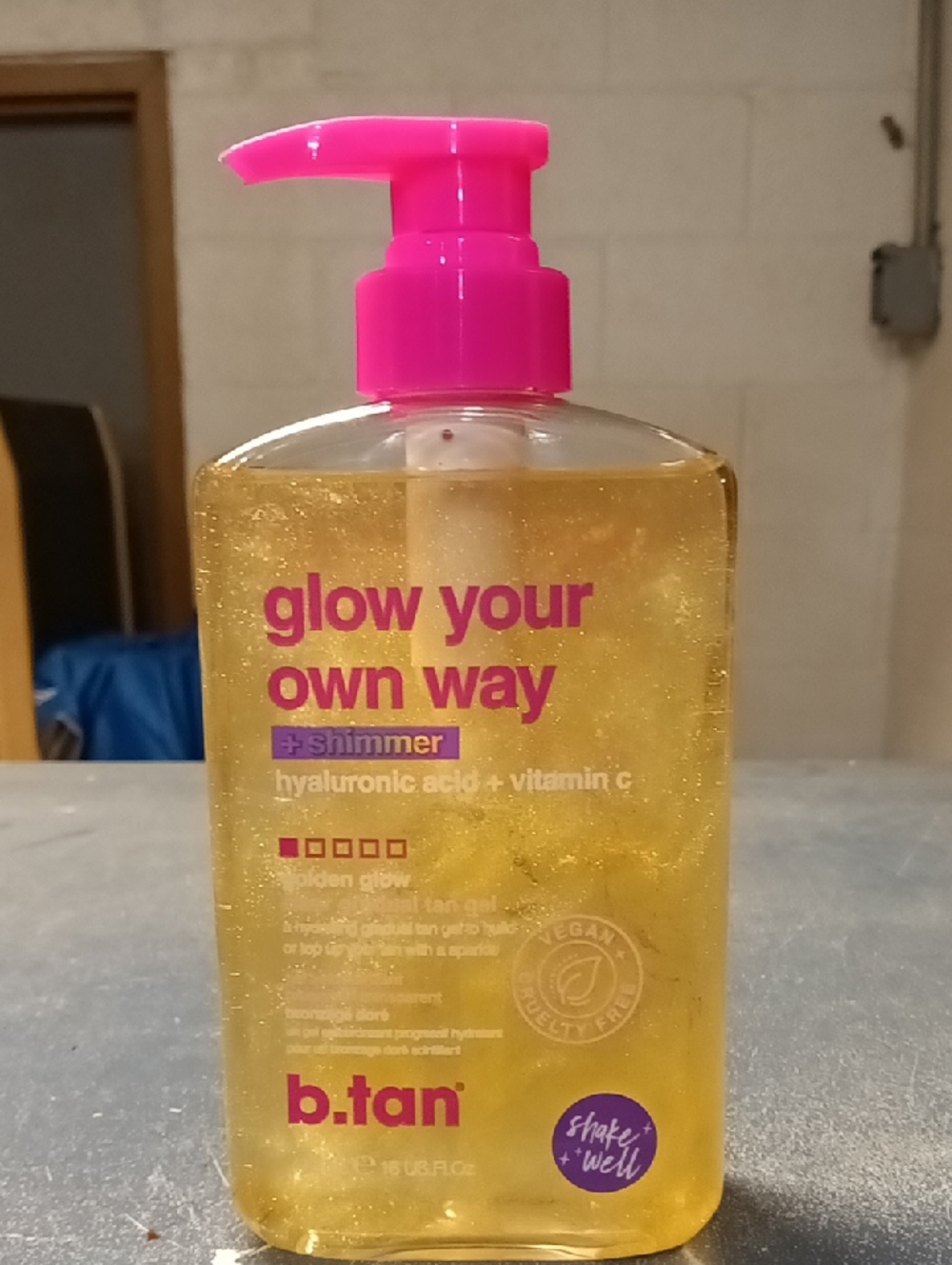 b.tan Glow Your Own Way Shimmer Hyaluronic Acid + Vitamin C - Gold